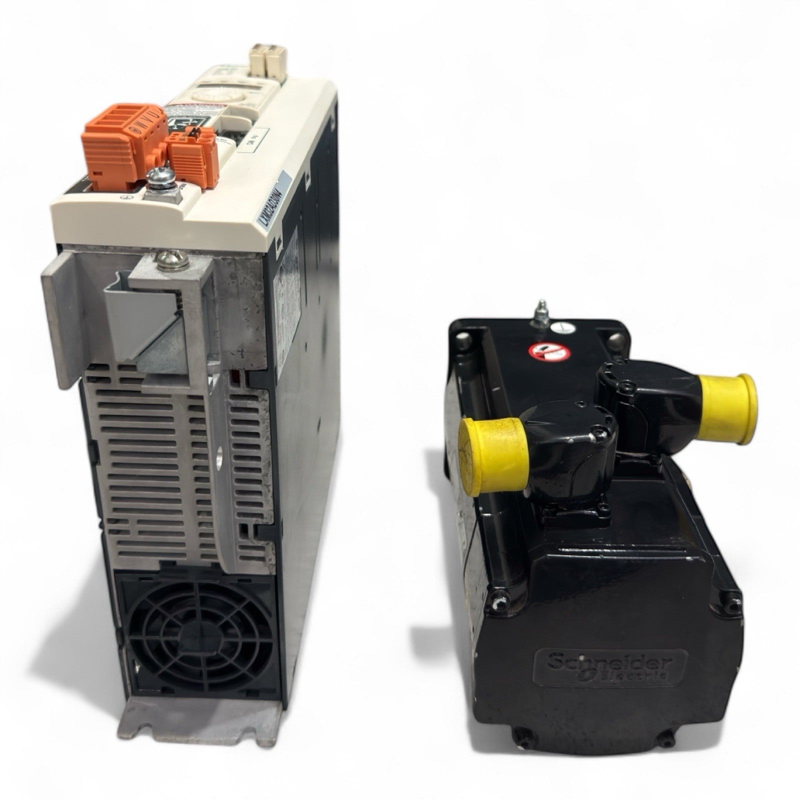 Schneider Servo Set LXM32AD30N4 + BSH1002P11A2A + +2 Servo Cable’s