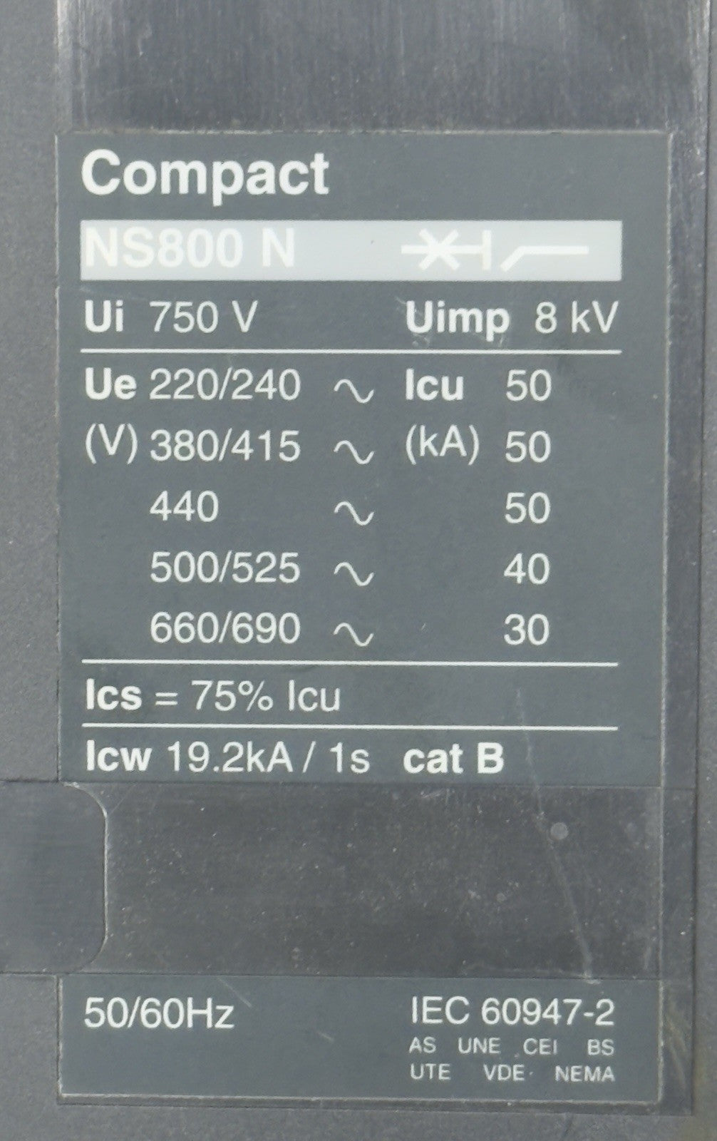 Schneider Electric Compact NS800 N Circuit Breaker - 800A, 750V, Micrologic 2.0