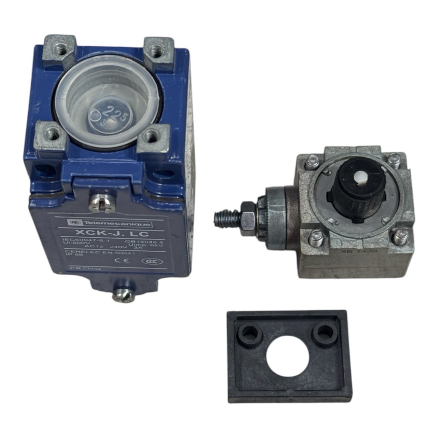 Telemecanique XCK-J.LC Safety Interlock Switch With ZCK-E05C Actuator &Mounting