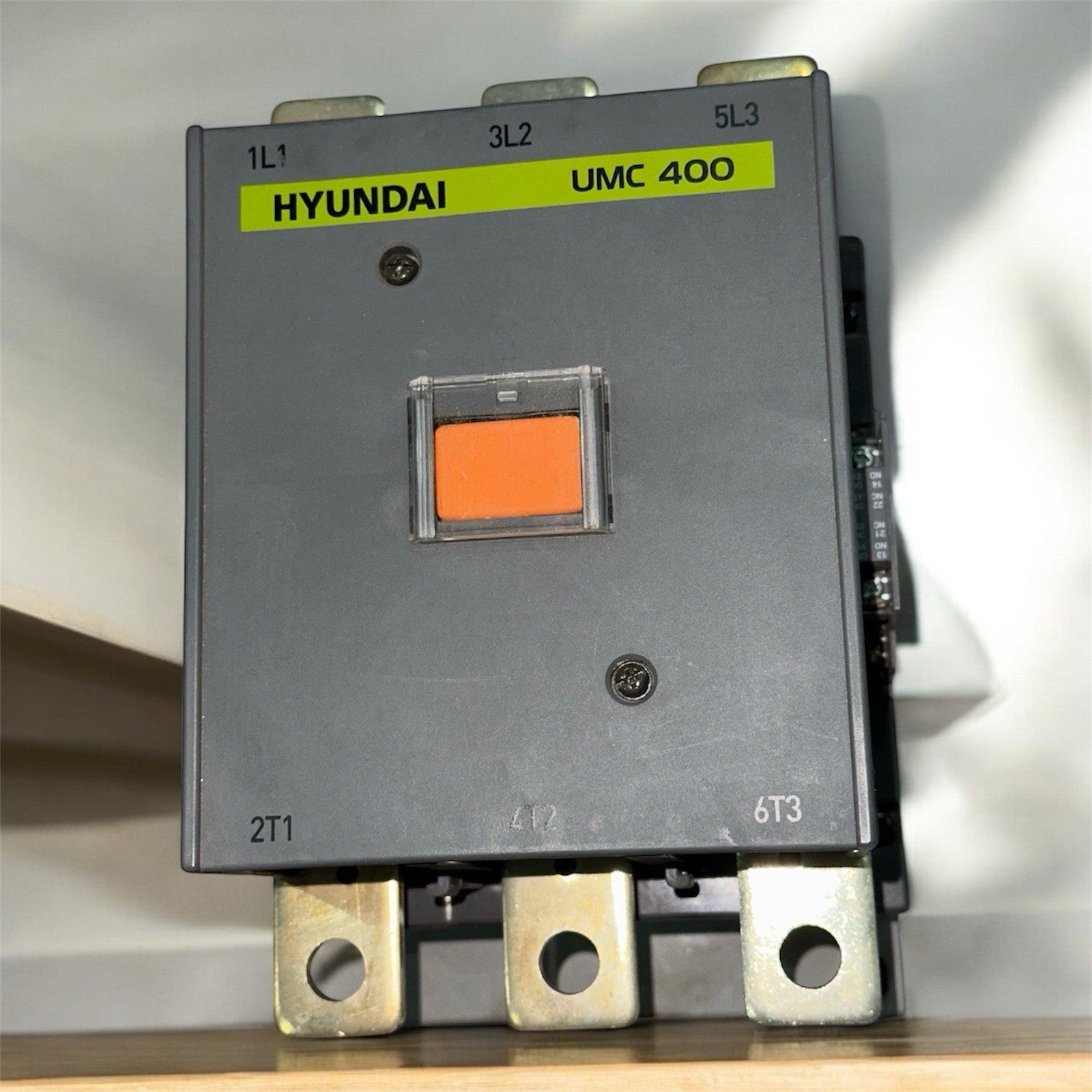 Hyundai UMC 400 Magnetic Contactor