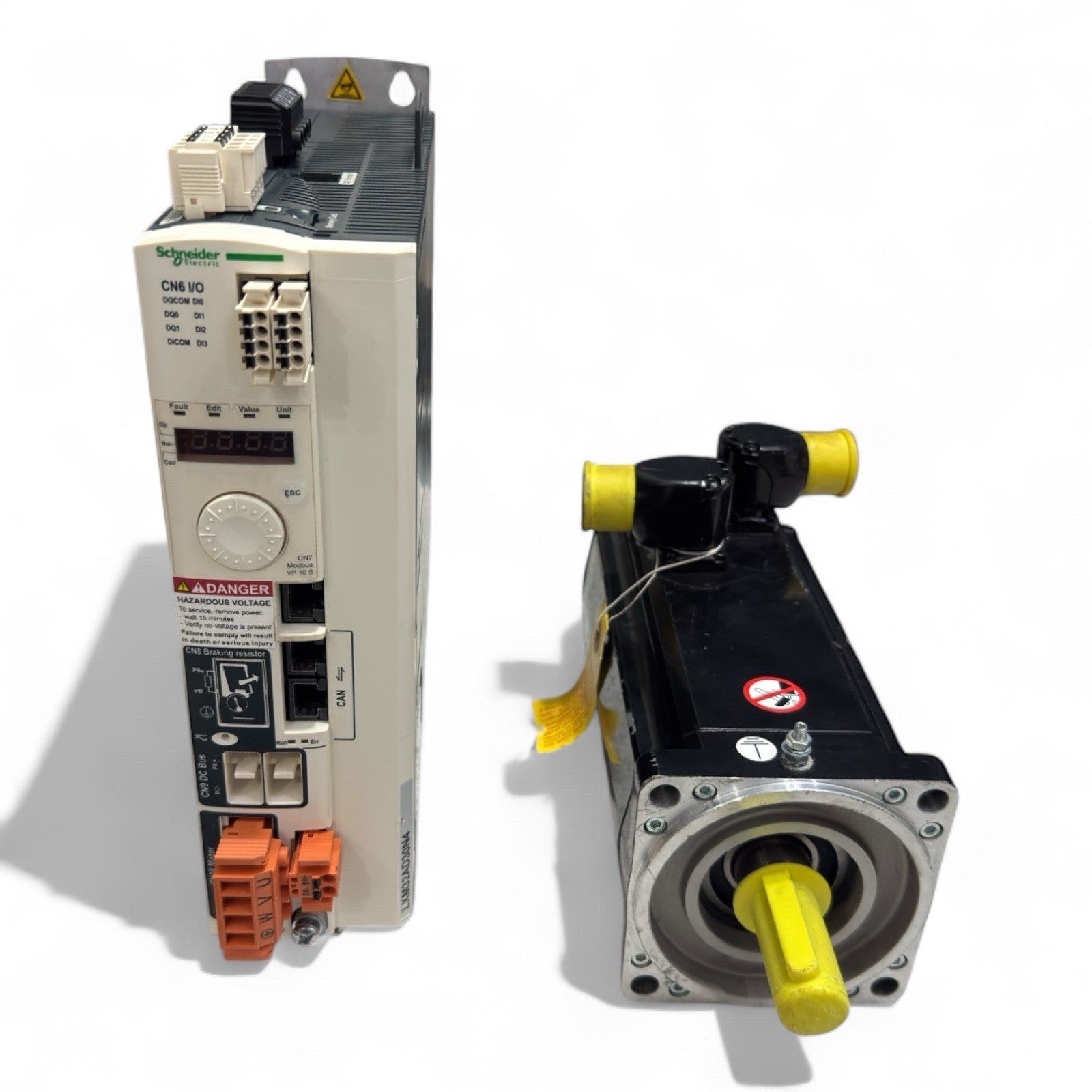 Schneider Servo Set LXM32AD30N4 + BSH1002P11A2A + +2 Servo Cable’s