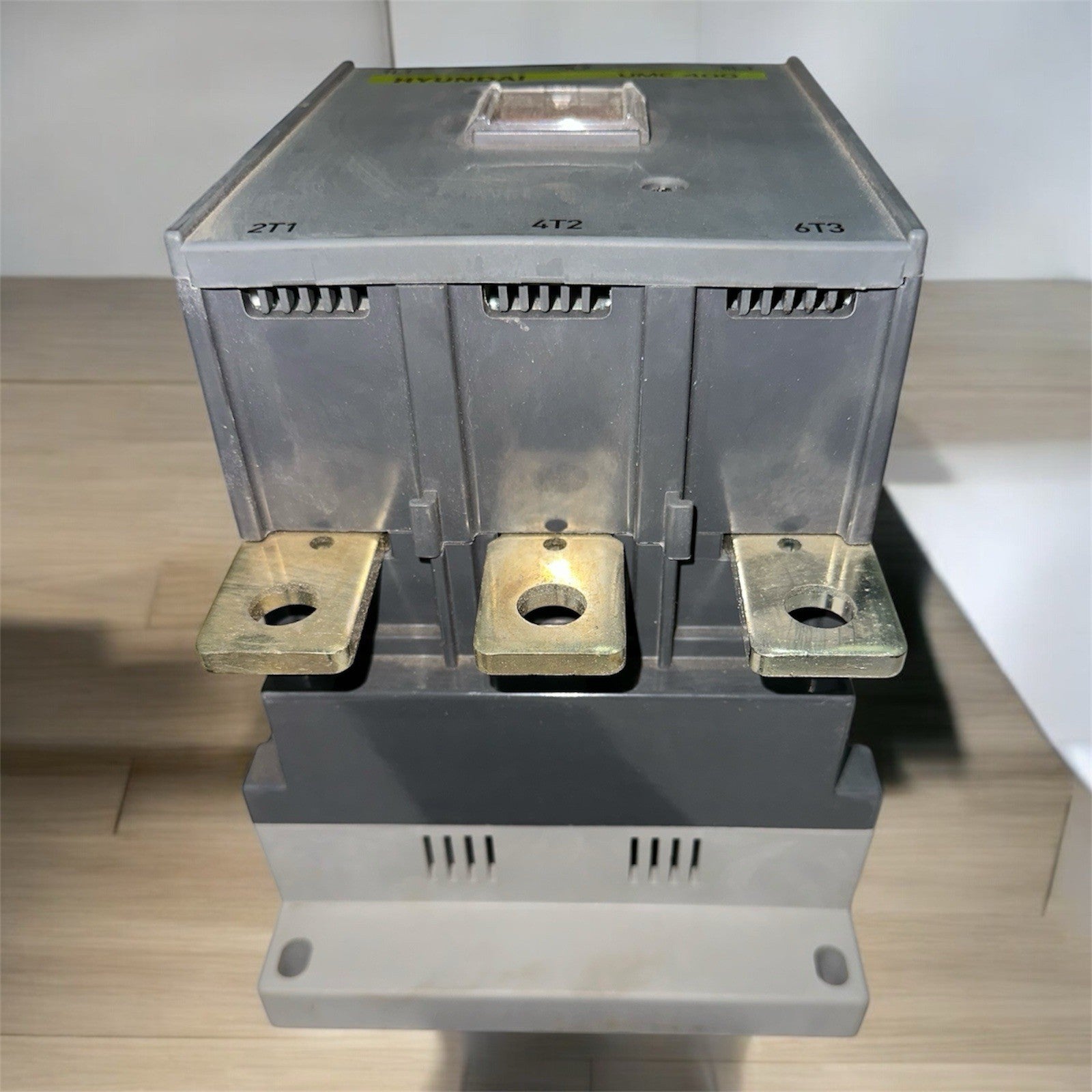 Hyundai UMC 400 Magnetic Contactor