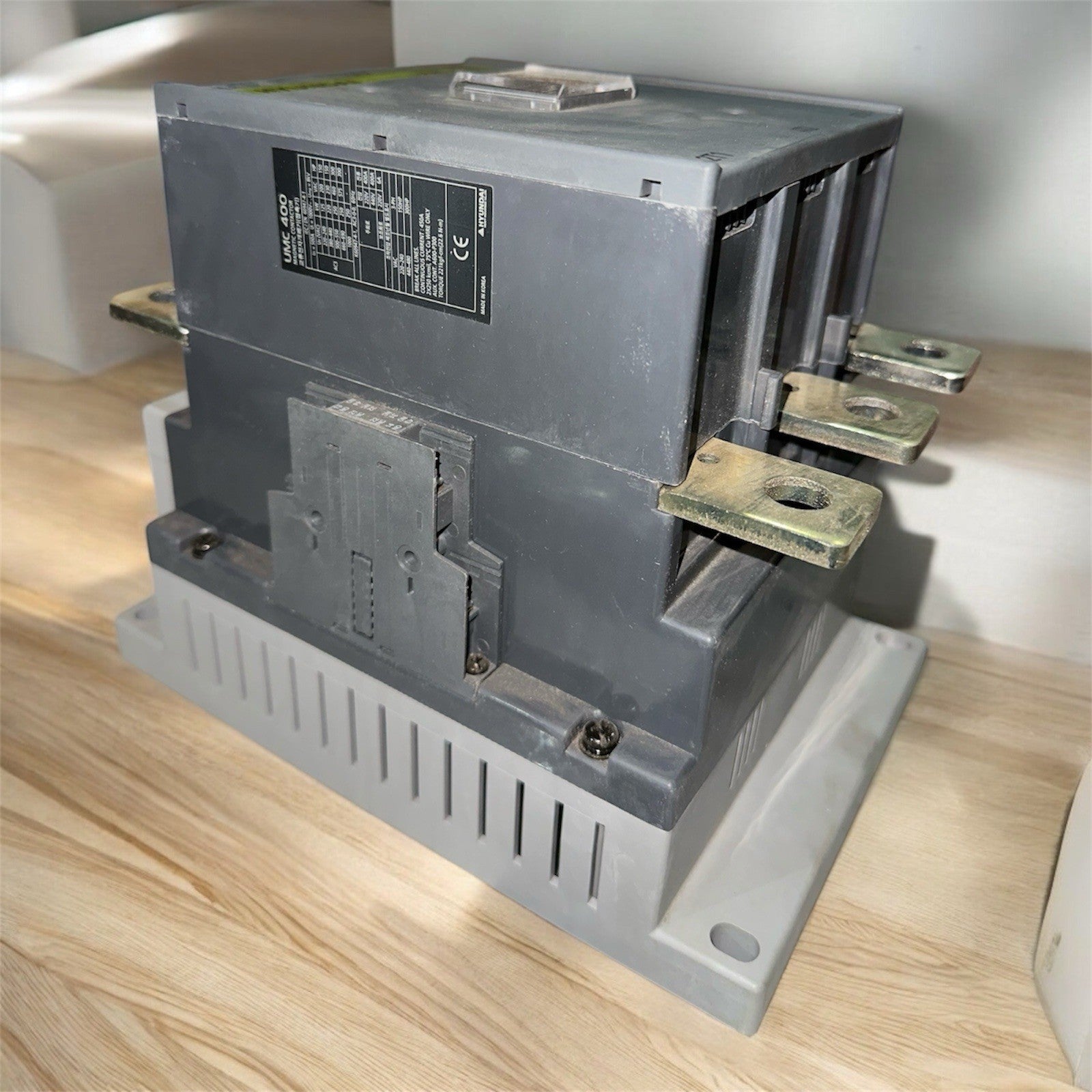 Hyundai UMC 400 Magnetic Contactor